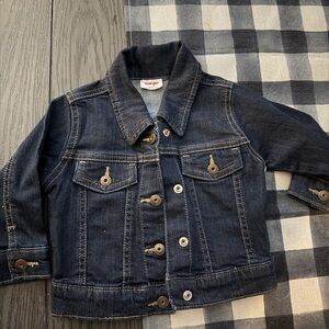 Infant unisex Wrangler denim jacket 12 months like new condition.